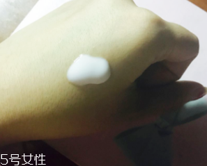 悅詩風吟乳液為什么搓泥？吸收度一般