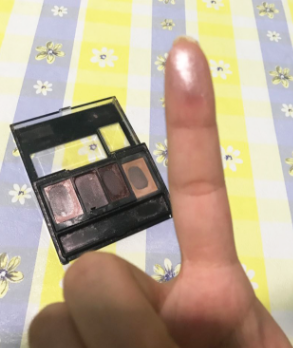 KATE眼影飛粉嗎？持久不飛粉