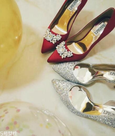 badgley mischka是幾線品牌？穿上它讓婚禮不留遺憾