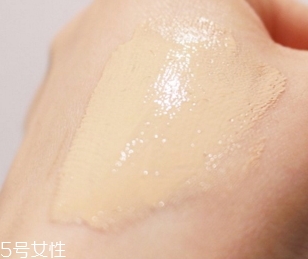 dior迪奧和香奈兒粉底液哪個(gè)好？