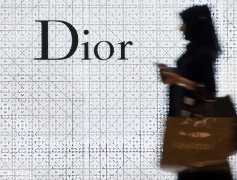 dior迪奧和香奈兒化妝品哪個(gè)好？檔次更高