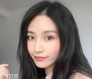 春天適合什么顏色口紅？首選活力西柚色
