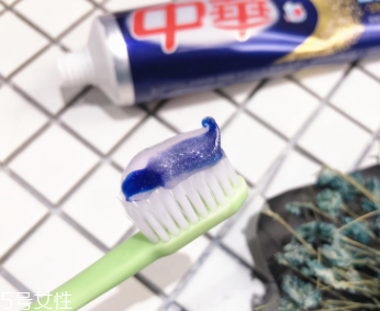 美白牙膏有用嗎？中華魔麗迅白牙膏評測