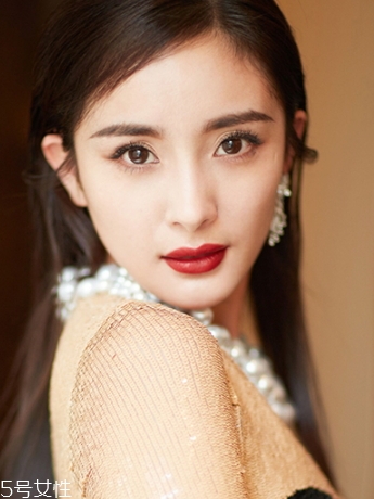 dior迪奧和雅詩蘭黛哪個檔次高？