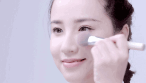 黃皮用什么顏色的腮紅？選擇與黃色互補(bǔ)的紫色