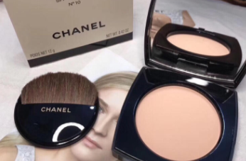 Chanel香奈兒柔光蜜粉餅好用嗎？春夏妝容救星