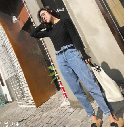 牛仔褲可以和黑色衣服一起洗嗎？