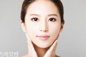 美白產(chǎn)品白天用好還是晚上用好？白天可以用