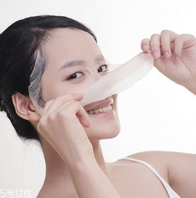 敷完面膜不洗臉會怎么樣？粉刺悶痘毛孔堵塞