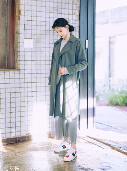 風(fēng)衣搭配什么鞋子？早春美出新高度