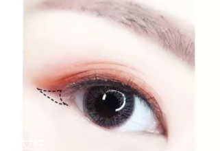 棕色眼影怎么畫(huà)好看？作為最后的暈染色