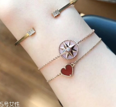 dior迪奧手鏈多少錢一個(gè)？