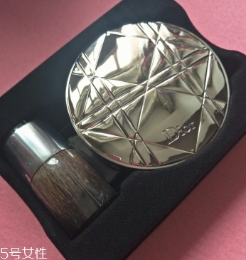 dior迪奧蜜粉哪款好用？讓妝效更持久