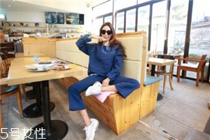 運(yùn)動(dòng)套裝怎么搭配？假日出游也要時(shí)髦
