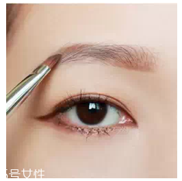 眉粉怎么畫眉毛好看？這么用眉妝超完美