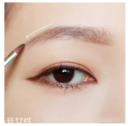 眉粉怎么畫眉毛好看？這么用眉妝超完美