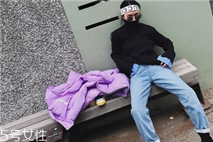 牛仔褲燙了個洞怎么辦？巧妙修補換新裝
