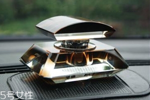 男士車(chē)?yán)锓攀裁聪闼?？廣藿香讓人清醒