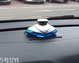 汽車香水座怎么加香水？用滴管注入原瓶