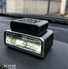 汽車香水座怎么加香水？用滴管注入原瓶