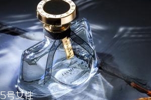 香水噴太多了怎么辦？用濕毛巾擦拭