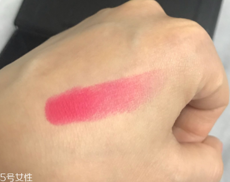 魅可珊瑚色口紅是幾號？relentlessly red桃花粉