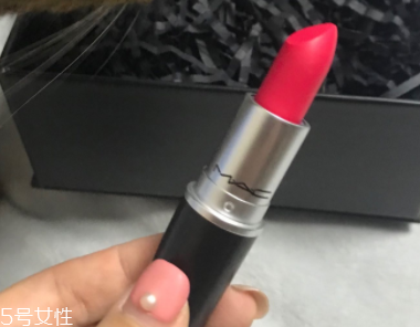 魅可珊瑚色口紅是幾號？relentlessly red桃花粉