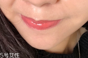 mac唇釉哪個顏色比較日常？溫柔清新珊瑚粉