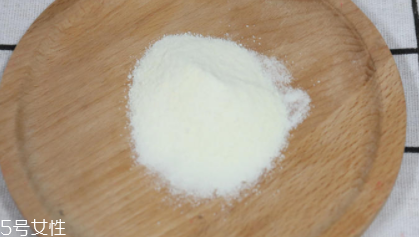 愛他美奶粉哪個版本好？白金版表現(xiàn)出色