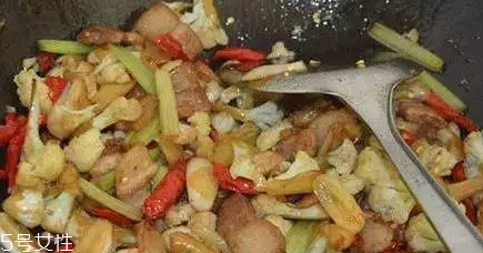 花椰菜炒肉怎么做好吃？這么做簡單又美味