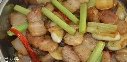 花椰菜炒肉怎么做好吃？這么做簡單又美味
