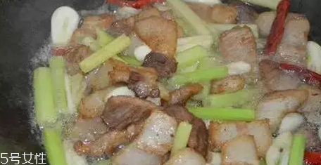 花椰菜炒肉怎么做好吃？這么做簡單又美味