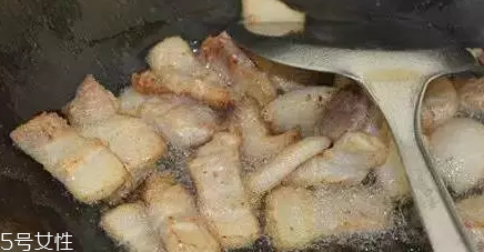 花椰菜炒肉怎么做好吃？這么做簡單又美味