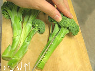 花椰菜怎么切？把整莖切掉最好炒