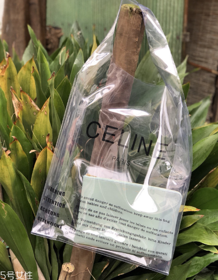 celine塑料袋多少錢？被代購(gòu)炒翻天塑料包