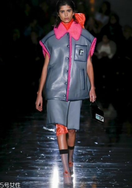 prada2018秋冬系列好看嗎_款式有哪些？