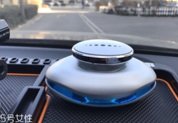 汽車(chē)香水怎么安裝？香水座需粘貼