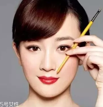 怎么化標(biāo)準(zhǔn)眉？三點(diǎn)法打造親和眉形
