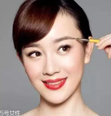 怎么化標(biāo)準(zhǔn)眉？三點(diǎn)法打造親和眉形