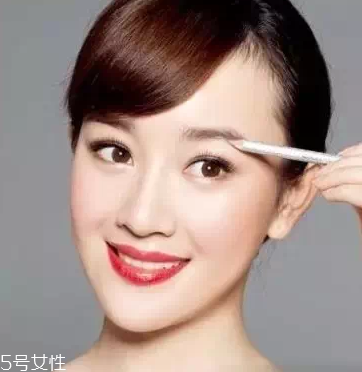 怎么化標(biāo)準(zhǔn)眉？三點(diǎn)法打造親和眉形