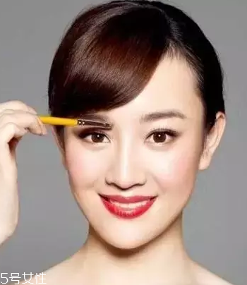 怎么化標(biāo)準(zhǔn)眉？三點(diǎn)法打造親和眉形