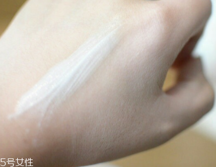 雪花秀修顏霜怎么用？輕柔按壓助吸收