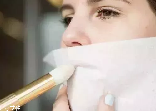定妝粉用刷子好還是用粉撲好？新手用粉撲