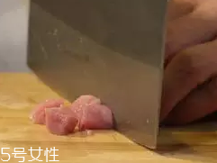 杏鮑菇怎么洗才干凈？鹽水泡泡輕松去污