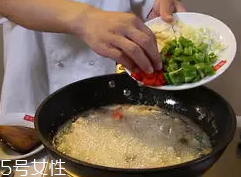 杏鮑菇怎么洗才干凈？鹽水泡泡輕松去污