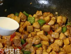 杏鮑菇怎么洗才干凈？鹽水泡泡輕松去污