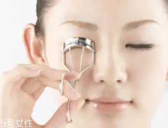怎么刷睫毛膏才翹才長？8個步驟刷出動人電眼