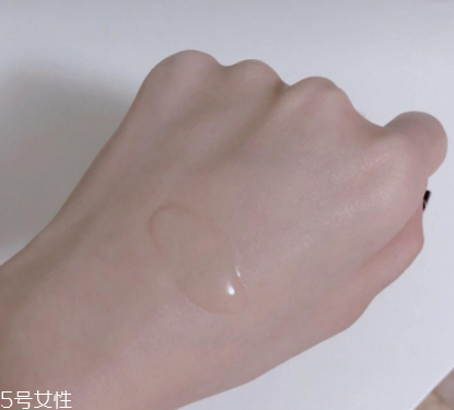 chanel山茶花保濕精華水好用嗎？補水底妝神器