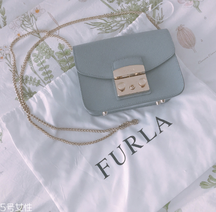 furla包包怎么打開？超百搭的心機(jī)包包