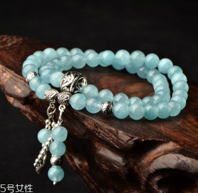 藍水晶手鏈多少錢？普通的百元以內